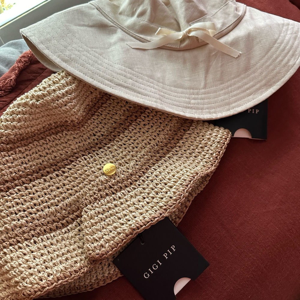 2 Gigipip Bucket Hats